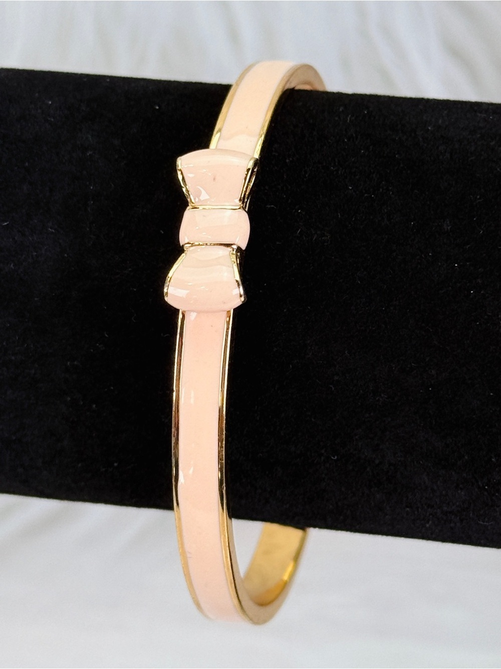 Kate Spade ‘Take a Bow’ Goldtone Pink Enamel Thin Bangle Bracelet MSRP $98 - Picture 7 of 8